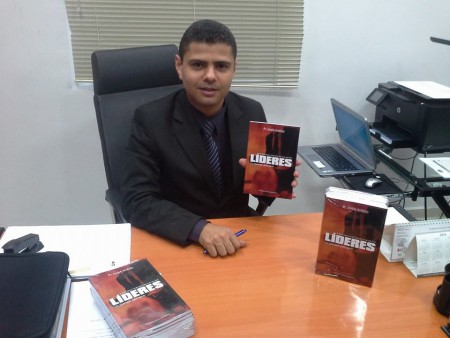 Livro Lideres - Um chamado para Servir. 